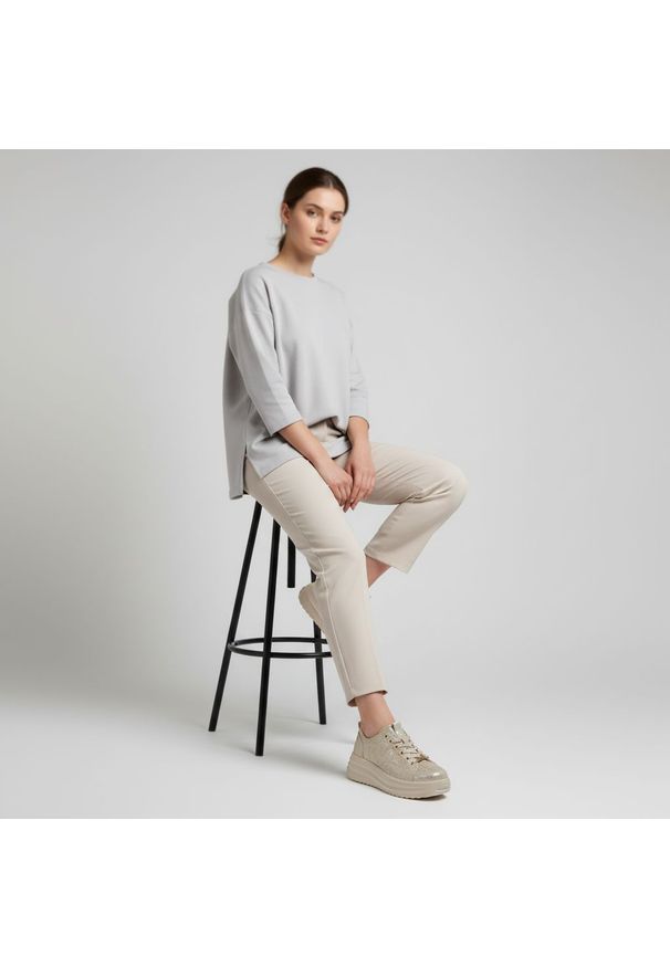 Sneakersy damskie Filippo, cholewka skóra naturalna licowa metaliczna sznurowane niska cholewka masywna podeszwa platforma casua, złote, DP6795/26. Okazja: na co dzień. Wysokość cholewki: przed kostkę. Zapięcie: sznurówki. Kolor: złoty. Materiał: skóra. Szerokość cholewki: normalna. Obcas: na platformie