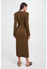 Sukienka strukturalna midi GESTUZ. Materiał: tkanina. Długość rękawa: długi rękaw. Długość: midi #3