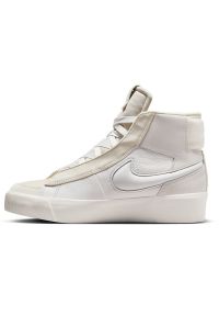 Buty Nike Blazer Mid Victory W DR2948 100 białe. Okazja: na co dzień. Zapięcie: sznurówki. Kolor: biały. Materiał: skóra, syntetyk, guma
