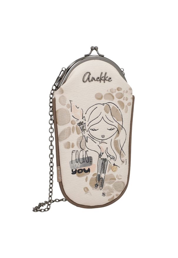 Etui na okulary damskie Anekke, z dekoracyjnym nadrukiem i metalowym logo zamykane na zatrzask z ozdobnym łańcuszkiem łączy praktyczność z oryginalny. Wzór: nadruk. Styl: casual, elegancki, klasyczny. Rodzaj torebki: na ramię