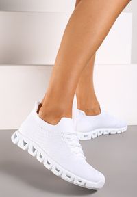 Renee - Białe Buty Sportowe Rinevia. Kolor: biały