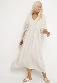 Born2be - Beżowa Wiskozowa Sukienka z Lnem o Nietoperzowym Kroju z Wiązaniem Tolureia. Okazja: na co dzień. Typ kołnierza: dekolt w serek. Kolor: beżowy. Materiał: len, wiskoza. Styl: casual, elegancki #4