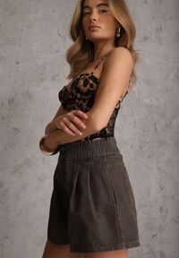 Renee - Brązowe Jeansowe Szorty Casual z Bawełny Luźne z Gumką w Pasie Illiara. Okazja: na co dzień. Kolekcja: plus size. Kolor: brązowy. Materiał: bawełna, jeans. Długość: krótkie. Styl: casual #4