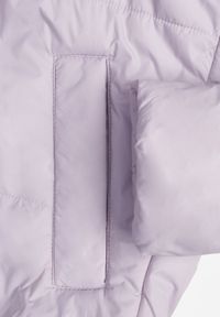 Born2be - Jasnofioletowa Pikowana Kurtka z Kapturem i Lekkim Ociepleniem Ninirila. Okazja: na spacer. Typ kołnierza: kaptur. Kolor: fioletowy. Materiał: jeans. Długość: krótkie. Styl: elegancki, klasyczny #3