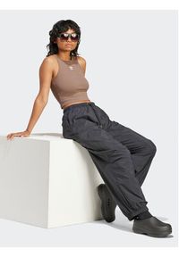 Adidas - adidas Top Essentials IR5931 Brązowy Slim Fit. Kolor: brązowy. Materiał: bawełna