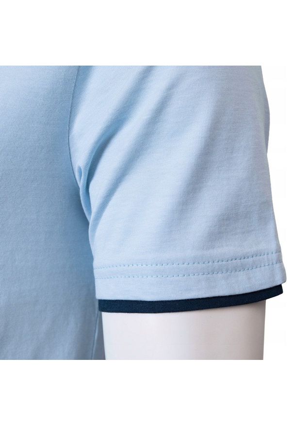 Jednokolorowa Koszulka z Lamówką - Pako Jeans - Błękitna. Okazja: na co dzień. Kolor: niebieski. Materiał: bawełna. Styl: casual