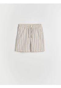 Reserved - Bawełniane szorty w paski - jasnoniebieski. Kolor: niebieski. Materiał: bawełna. Wzór: paski #1