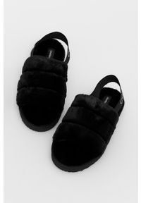 Calvin Klein Jeans kapcie Home Slipper Fakefur Elastic kolor czarny. Kolor: czarny. Materiał: poliester, materiał. Wzór: gładki #3