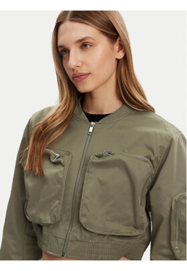 only - ONLY Kurtka bomber Saga 15336303 Zielony Regular Fit. Kolor: zielony. Materiał: syntetyk