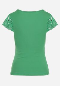 Born2be - Zielona Koszulka T-shirt z Koronką na Rękawach i Dekolcie Aines. Kolor: zielony. Materiał: koronka. Wzór: koronka. Sezon: lato #5