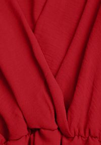 Born2be - Czerwona Kopertowa Asymetryczna Sukienka Koktajlowa z Wiskozą Ozdobiona Paskiem Lanoresa. Okazja: na imprezę. Kolor: czerwony. Materiał: wiskoza. Wzór: aplikacja. Typ sukienki: kopertowe, asymetryczne. Styl: wizytowy #3