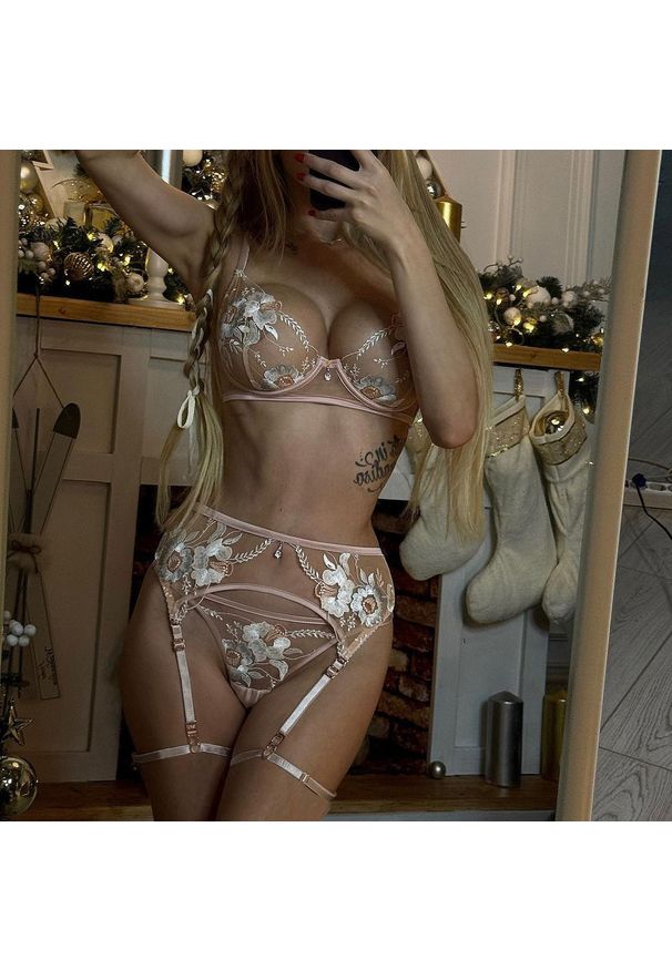 Intica - Komplet bielizny z koronkowym wykończeniem na wyjątkowe okazje Shell. Kolor: beżowy. Materiał: koronka