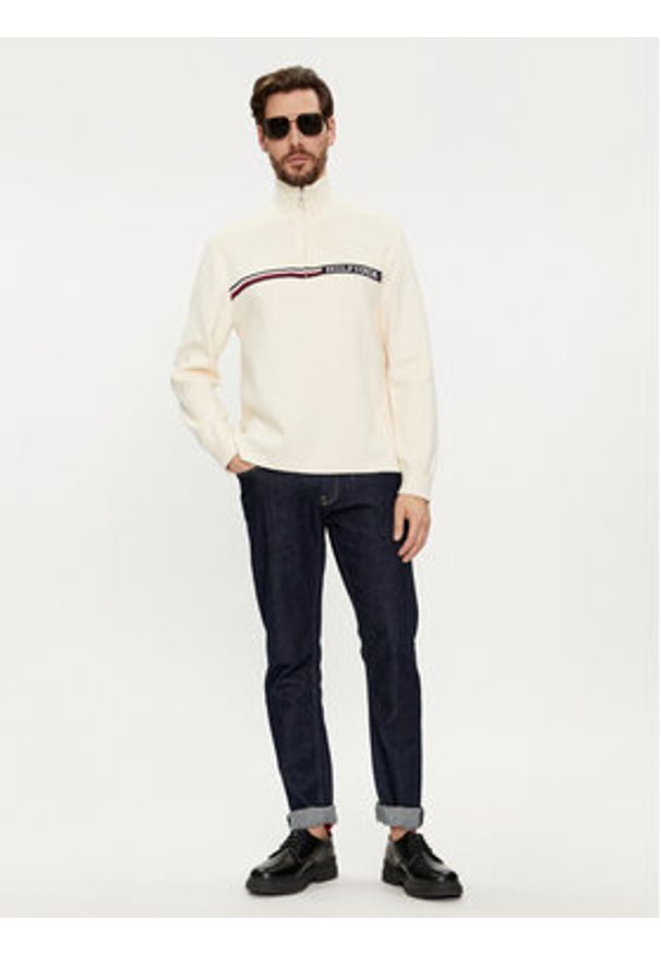 TOMMY HILFIGER - Tommy Hilfiger Sweter Global Stripe MW0MW33508 Beżowy Regular Fit. Kolor: beżowy. Materiał: bawełna