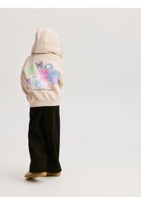 Reserved - Bluza z nadrukiem na plecach - kremowy. Kolor: kremowy. Materiał: bawełna. Wzór: nadruk