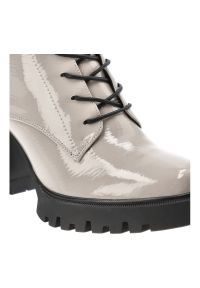 Szare Botki S.Barski Eleganckie Buty Na Obcasie. Okazja: na spotkanie biznesowe. Zapięcie: sznurówki. Kolor: szary. Materiał: skóra ekologiczna, materiał. Sezon: wiosna, zima, jesień. Obcas: na obcasie. Styl: elegancki. Wysokość obcasa: średni #7