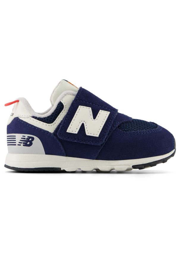 Buty niemowlęce New Balance NW574VPN – granatowe. Okazja: na co dzień. Zapięcie: rzepy. Kolor: niebieski. Materiał: skóra, guma. Szerokość cholewki: normalna. Model: New Balance 574. Sport: turystyka piesza