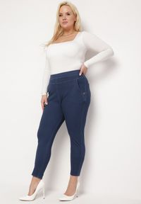 Born2be - Granatowe Spodnie Jegginsy z Gumką w Talii Elasande. Kolekcja: plus size. Kolor: niebieski. Materiał: jeans #4
