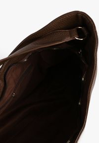 Born2be - Brązowa Torebka Typu Shopperka Hobo z Frędzlem i Plecionką Nalivesa. Kolor: brązowy. Dodatki: z frędzlami. Styl: klasyczny, casual #4