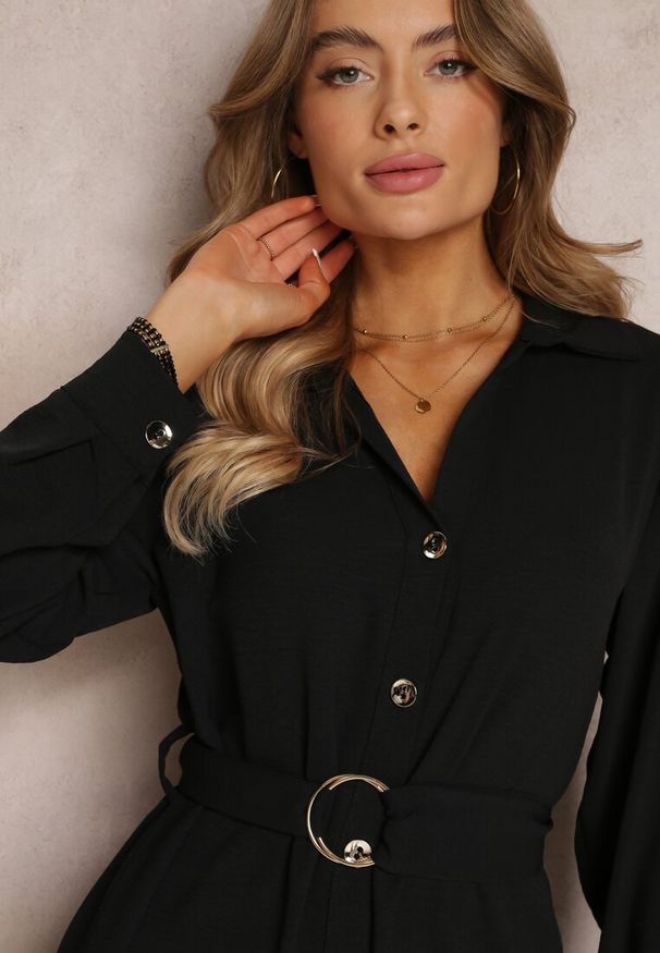 Renee - Czarna Sukienka Koszulowa z Paskiem Vartivar. Kolor: czarny. Materiał: materiał. Długość rękawa: długi rękaw. Typ sukienki: koszulowe. Styl: klasyczny, elegancki. Długość: midi