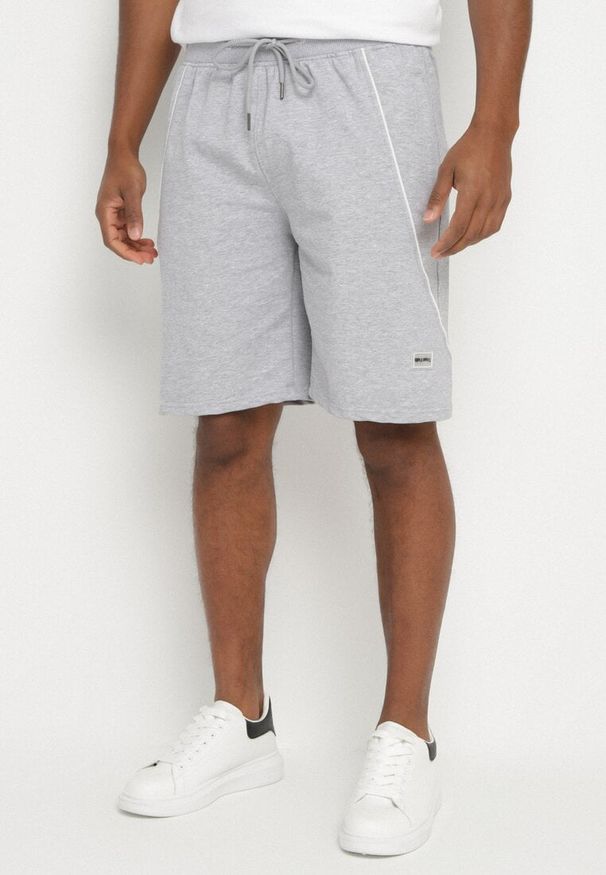 Born2be - Szare Dresowe Szorty Bermudy z Ozdobnymi Przeszyciami Nitarria. Okazja: na co dzień. Kolor: szary. Materiał: dresówka. Styl: sportowy, klasyczny, elegancki, casual