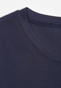 Renee - Granatowy Casualowy Bawełniany T-shirt Rivali. Okazja: na co dzień. Kolor: niebieski. Materiał: bawełna. Styl: casual #7