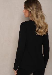 Renee - Czarny Casualowy Sweter z Wiskozą Bawełną i Trójkątnym Dekoltem Miaressa. Okazja: na co dzień. Typ kołnierza: dekolt w kształcie V. Kolekcja: plus size. Kolor: czarny. Materiał: bawełna, wiskoza. Styl: casual #3