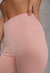 Renee - Różowe Szorty Bikery High Waist z Wyszczuplającym Pasem Briarrose. Okazja: na co dzień. Stan: podwyższony. Kolor: różowy. Materiał: len. Styl: sportowy, casual #4