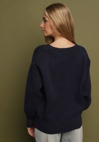 Born2be - Granatowy Sweter z Kaszmirem z Dekoltem w Serek Plenae. Okazja: na co dzień. Typ kołnierza: dekolt w serek. Kolor: niebieski. Materiał: kaszmir. Styl: klasyczny, casual, elegancki #5
