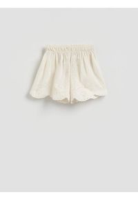 Reserved - Szorty plażowe z bawełny - złamana biel. Okazja: na plażę. Materiał: bawełna #1