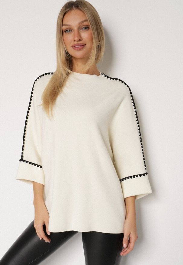 Born2be - Jasnobeżowy Sweter z Kontrastową Lamówką Tuselle. Okazja: na spotkanie biznesowe, do pracy. Kolor: beżowy. Materiał: jeans. Styl: biznesowy