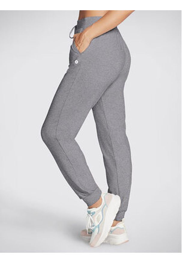 skechers - Skechers Spodnie dresowe Godri Swift Jogger WPT254 Szary Regular Fit. Kolor: szary. Materiał: syntetyk