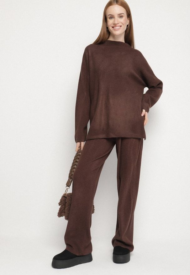 Born2be - Brązowy Dzianinowy Komplet z Wełną Spodnie i Sweter Tesira. Kolor: brązowy. Materiał: dzianina, wełna. Sport: turystyka piesza