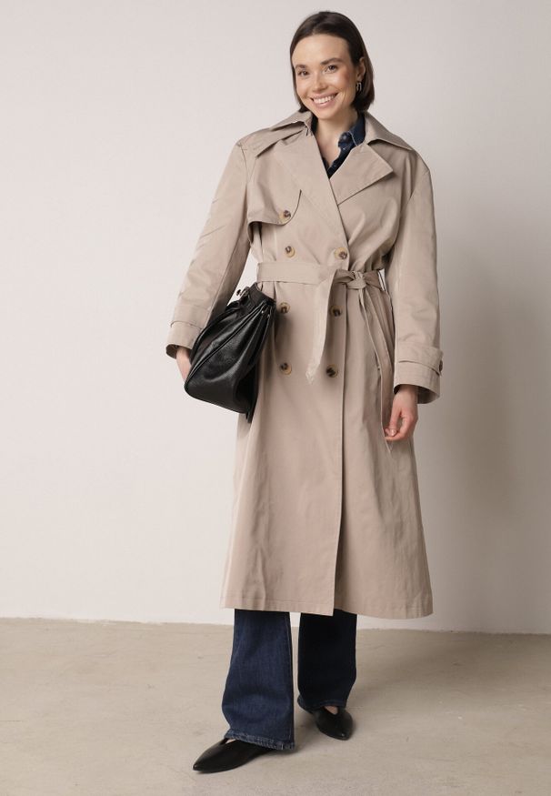 Born2be - Beżowy Bawełniano-Wiskozowy Płaszcz Trencz z Wiązanym Paskiem i Klapą Lissana. Okazja: na co dzień. Kolor: beżowy. Materiał: wiskoza, bawełna. Styl: casual, elegancki, klasyczny