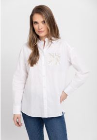 Volcano - Biała koszula oversize K-CELLI. Kolor: biały. Materiał: bawełna, materiał. Wzór: haft. Styl: klasyczny #1