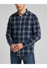 Lee - LEE CLEAN WESTERN MĘSKA KOSZULA W KRATĘ ANTHEM BLUE L66RDH21 112322655. Okazja: na co dzień. Materiał: jeans, skóra, bawełna. Długość rękawa: bez rękawów. Długość: krótkie. Sezon: zima, lato. Styl: klasyczny, casual, elegancki