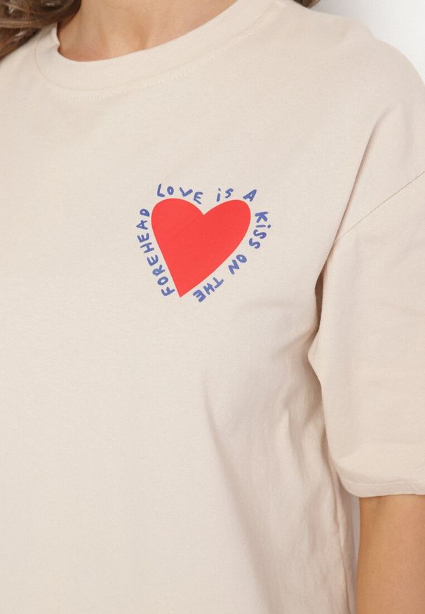 Born2be - Beżowy Bawełniany T-shirt z Motywem Serca Liorlie. Okazja: na co dzień, na spacer. Kolor: beżowy. Materiał: bawełna. Styl: klasyczny, casual