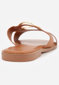 Renee - Brązowe Klapki VICES z Okrągłym Wycięciem i Metalicznym Detalem Lamecea. Okazja: na co dzień. Nosek buta: okrągły. Kolor: brązowy. Materiał: denim. Sezon: lato. Styl: casual, retro #4