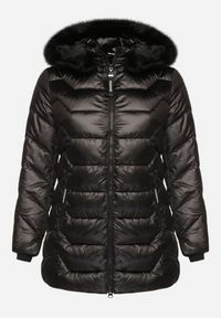 Born2be - Czarna Kurtka z Pikowanymi Przeszyciami i Odpinanym Futerkiem przy Kapturze Vensie. Okazja: na co dzień. Kolekcja: plus size. Kolor: czarny. Materiał: futro. Styl: elegancki, casual, klasyczny #2