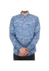 Lee - LEE BUTTON DOWN SHIRT CAMO BLUE MORO L880WAQR. Typ kołnierza: button down. Wzór: moro