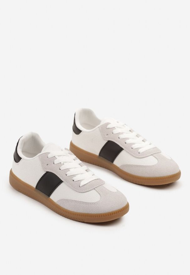 Renee - Biało-Czarne Sneakersy Tenisówki w Kultowym Stylu Neolithaen. Okazja: na co dzień. Zapięcie: sznurówki. Kolor: biały. Materiał: jeans