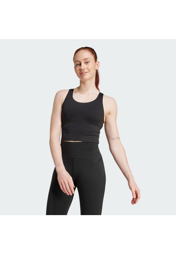 Adidas - Top z wbudowanym biustonoszem adidas All Me Medium Support. Kolor: czarny. Materiał: materiał. Sport: joga i pilates