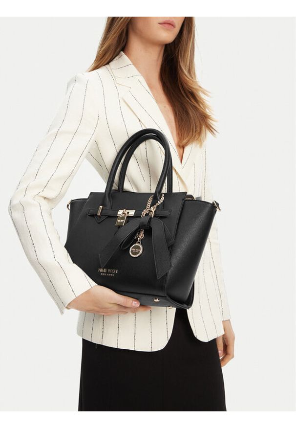 Nine West Torebka CEO-Chelsea-Charm-II-LX10185 Czarny. Kolor: czarny. Materiał: skórzane