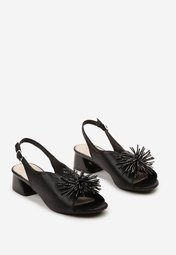 Renee - Czarne Sandały Vices na Słupku ze Skórzaną Wkładką z Pomponem i Cyrkoniami Tiraga. Okazja: na co dzień. Kolor: czarny. Materiał: skóra. Sezon: lato. Obcas: na słupku. Styl: casual, elegancki