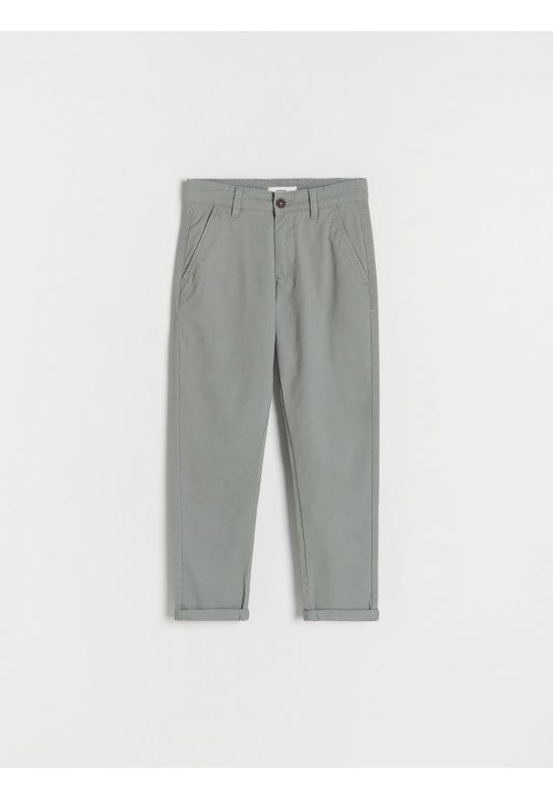 Reserved - Spodnie chino regular fit - ciemnozielony. Kolor: zielony. Materiał: tkanina, bawełna
