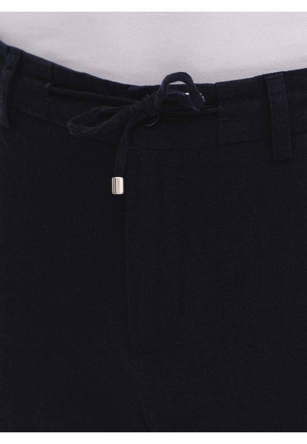 Pako Lorente - PAKO LORENTE - Granatowe spodnie męskie z lnem. Kolor: niebieski. Materiał: len. Wzór: gładki. Sezon: wiosna