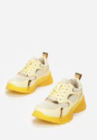 Renee - Żółte Sneakersy Brethyse. Wysokość cholewki: przed kostkę. Kolor: żółty. Materiał: materiał. Szerokość cholewki: normalna. Wzór: aplikacja #4