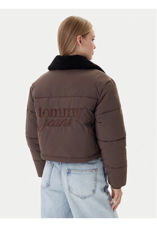Tommy Jeans Kurtka zimowa Teddy DW0DW22049 Brązowy Regular Fit. Kolor: brązowy. Materiał: syntetyk. Sezon: zima