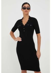 Guess sukienka kolor czarny mini dopasowana. Kolor: czarny. Materiał: dzianina. Długość rękawa: krótki rękaw. Wzór: gładki. Typ sukienki: dopasowane. Długość: mini