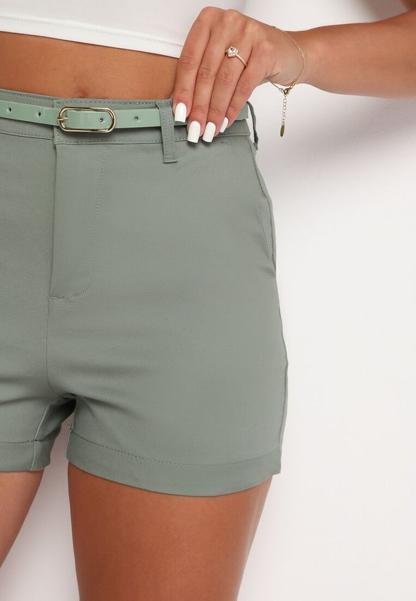Born2be - Zielone Bermudy Szorty z Materiałowym Paskiem w Talii Rivatha. Okazja: na co dzień. Kolor: miętowy. Materiał: materiał. Sezon: lato. Styl: casual, klasyczny, elegancki