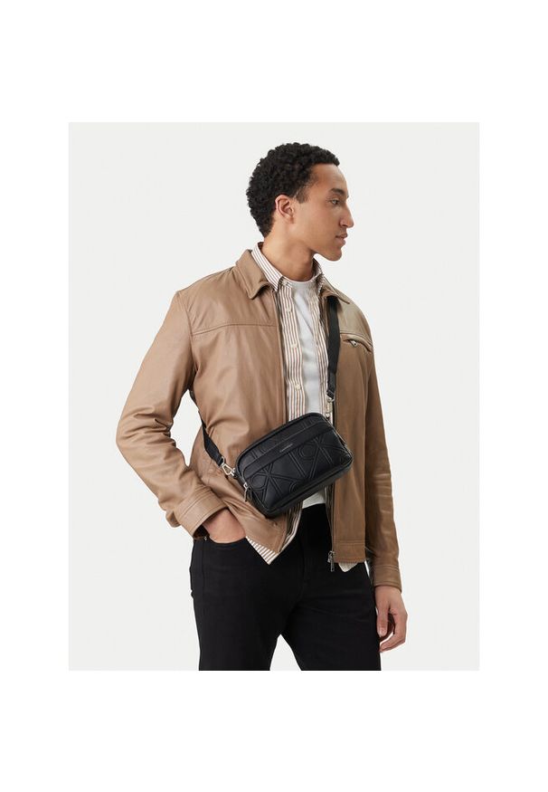 Saszetka Calvin Klein. Kolor: czarny